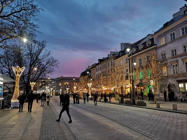 Güzel dekore edilmiş Noel sokağı