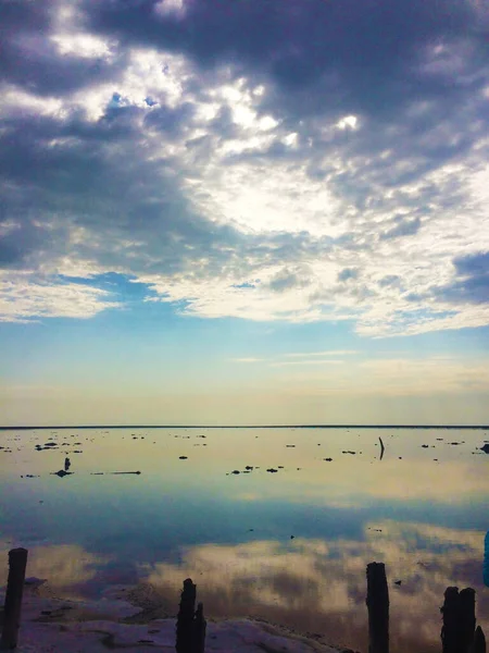 Gölün üzerinde gün batımı