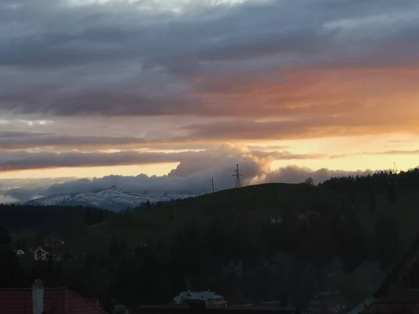 Dağlarda gün batımı