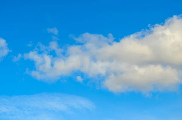 Modrá Obloha Krásnými Mraky — Stock fotografie