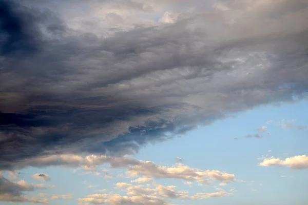 Cielo Con Nuvole Grigio Scuro Prima Dopo Pioggia — Foto Stock