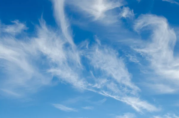 Ciel Bleu Avec Nombreux Beaux Nuages Blancs — Photo