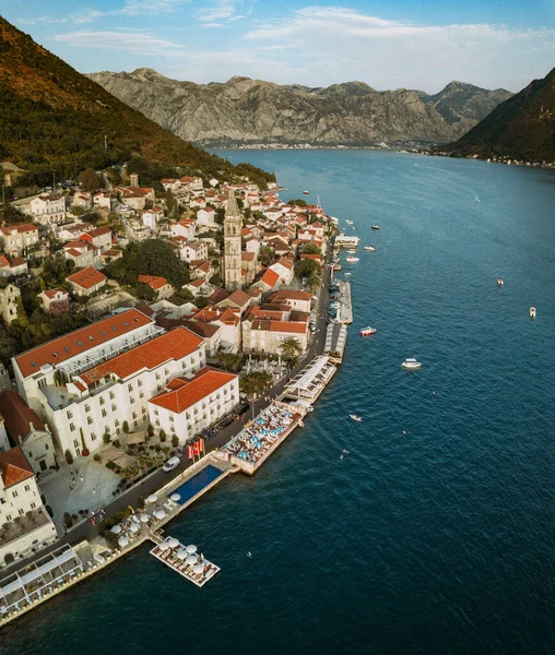 Drone Vista Perast Uma Bela Cidade Costeira Baía Boka Kotorska — Fotografia de Stock