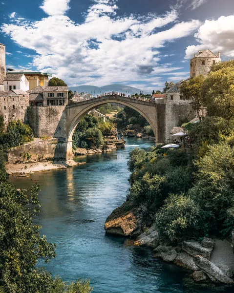 Muy Popular Stari Most Puente Viejo Mostar Sobre Río Neretva —  Fotos de Stock