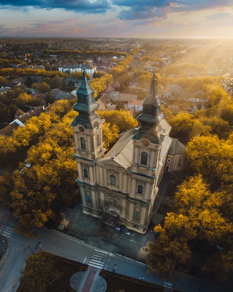 Subotica 'daki St. Teresa Avila Katedrali' nin insansız hava aracı görüntüleri.