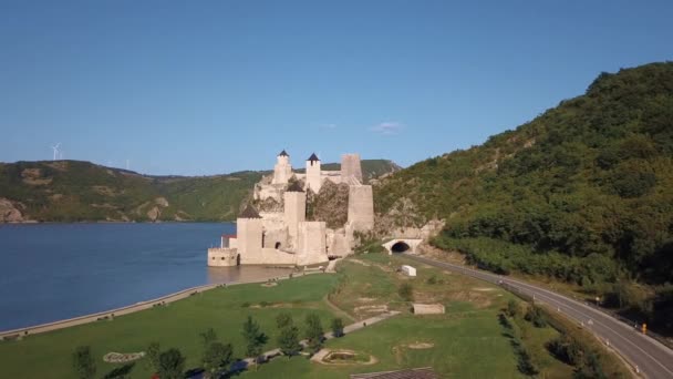 Forteresse Golubac Route Tunnel Serbie — Video