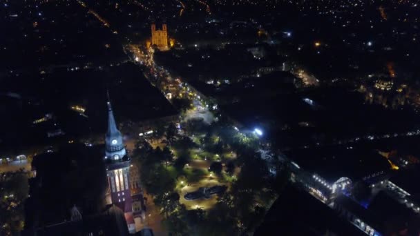 Drohnenaufnahme Der Innenstadt Von Subotica Bei Nacht — Stockvideo