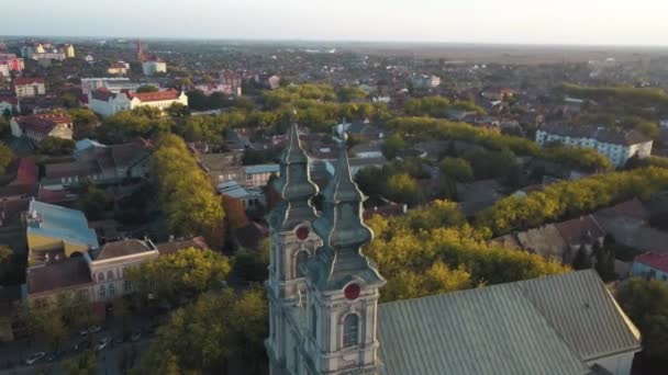セルビア スボティツァの聖テレサ アヴィラの美しい大聖堂の空中ビュー — ストック動画