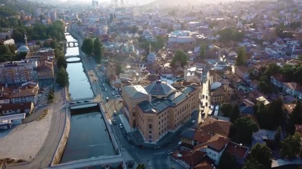 Drone Vista Del Ayuntamiento Sarajevo Centro Ciudad — Vídeos de Stock