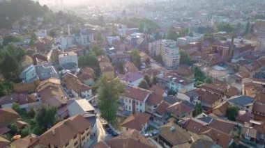Saraybosna 'nın havadan görünüşü ve şehir üzerindeki hava kirliliği