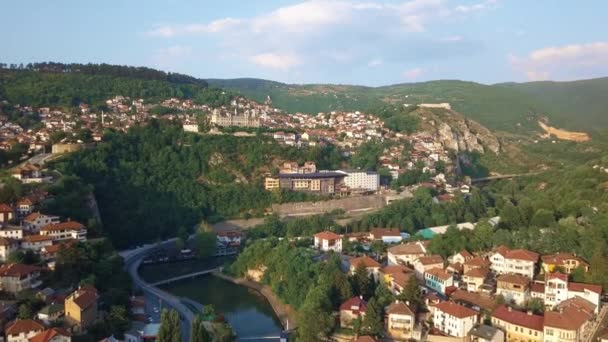 Drone Vista Algunos Edificios Ladera Colina Sarajevo — Vídeos de Stock