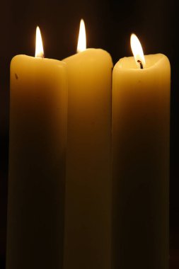 Saint-Corentin Katedrali 'nde mumlar, Quimper. Fransa. 