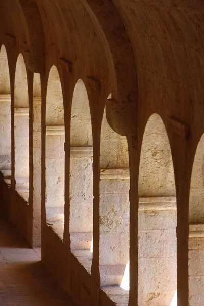 ソローネット修道院 回廊だ フランス — ストック写真