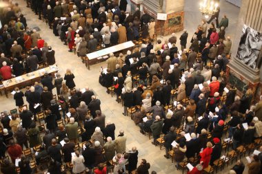 Katolik ayini. St. Sulpice Kilisesi. Fransa. 