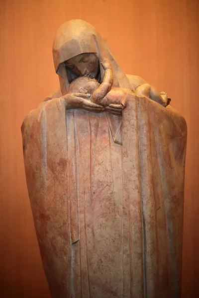Статуя Девы Ребенка Франция — стоковое фото