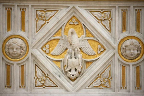 Scultura Pellicano Nella Chiesa Collegiata Notre Dame Dole Francia — Foto Stock
