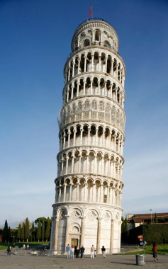 Eğik Pisa Kulesi. Mimari.