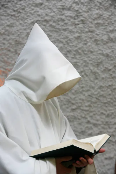 Mönch Kloster Beim Lesen Der Bibel Frankreich — Stockfoto