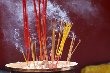 Budist adaklar. Tütsü çubukları. Kamboçya. 