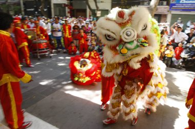 Çin Yeni Yılı. Aslan dansçıları. Vietnam. 