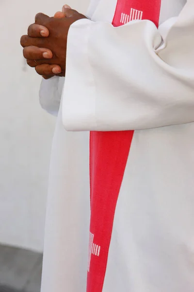 African Catholic Priest Mass Togo — Stock Photo, Image