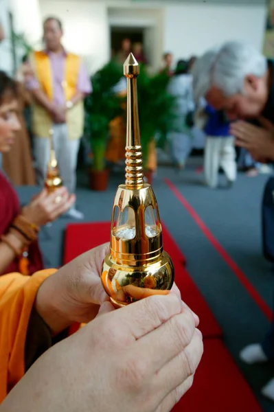 Буддійська Церемонія Монах Буддистськими Реліквіями Франція — стокове фото