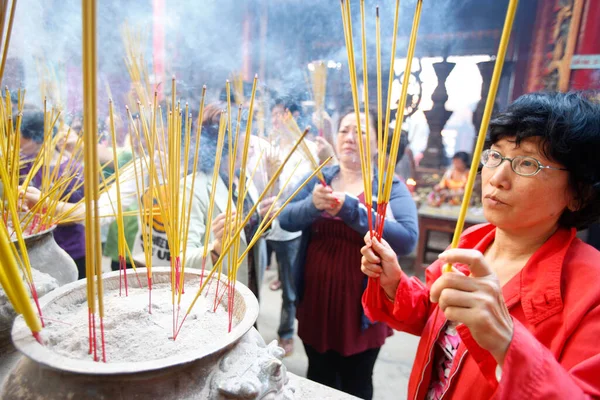 Thien Hau Templet Brännande Rökelse Tet Den Vietnamesiska Månens Nyårsfirande — Stockfoto