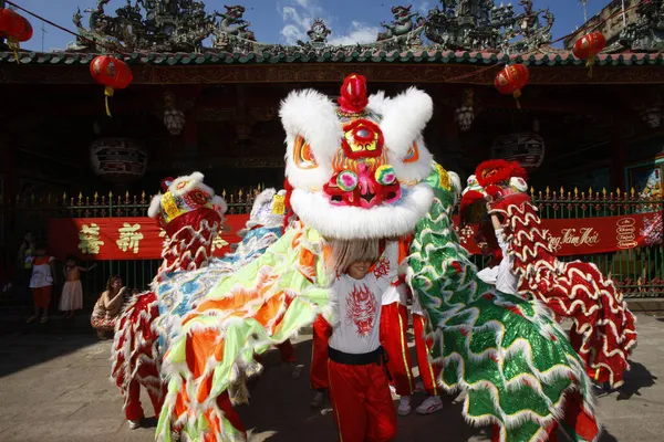 Quan Pagode Chinesisches Neujahr Tanzdarsteller Der Löwen Vietnam — Stockfoto