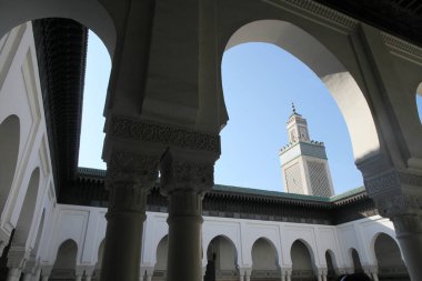 Paris büyük cami. Minare. Mimarlık. Fransa. 