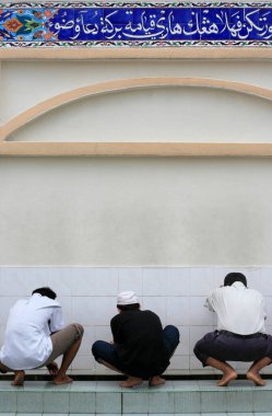 Duadan önce yıkan. Mescidi Kampung Camii. Malezya. 