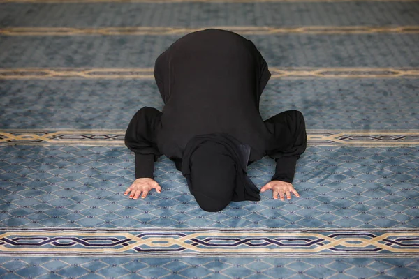 Abayai Egy Mecsetben Imádkozik Egyesült Arab Emírségek — Stock Fotó
