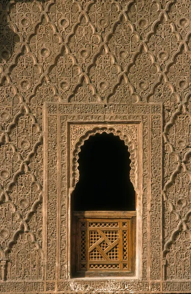 Μπεν Γιουσέφ Μεντέρσα Ξύλινο Παράθυρο Μαρόκο — Φωτογραφία Αρχείου