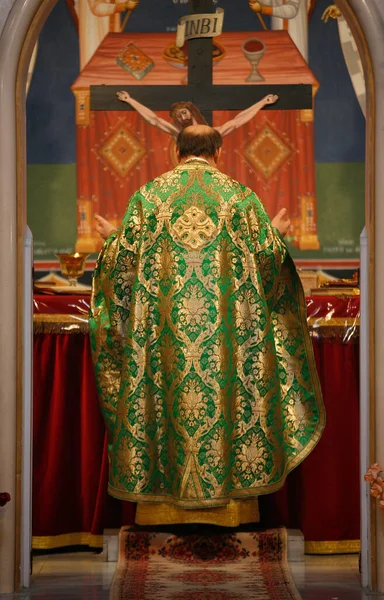 Padre Ortodoxo Celebração Massa Uma Igreja Ortodoxa França — Fotografia de Stock