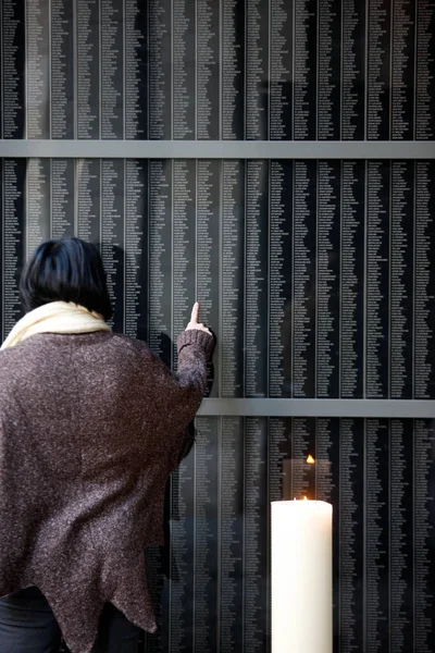 부다페스트 홀로코스트 메모리얼 희생자들의 이름이 말이야 헝가리 — 스톡 사진