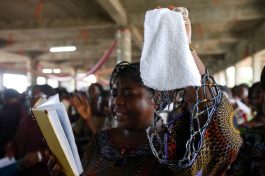 Evanjelik bir kilisede pazar ayini. Togo. 