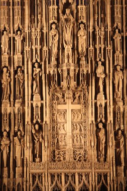 Mimar Bertram Grosvenor Goodhue (1869 1924) ve heykeltıraş Lee Lawrie (1877 1963) tarafından tasarlanan Saint Thomas Kilisesi, The High Altar and Reredos of Saint Thomas Church. Amerika Birleşik Devletleri. 
