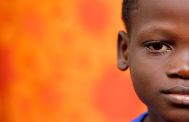 Afrikalı bir çocuğun portresi. Togo.