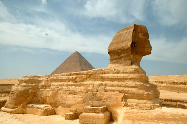 Sfinksi Pyramidi Gizassa Egypti — kuvapankkivalokuva