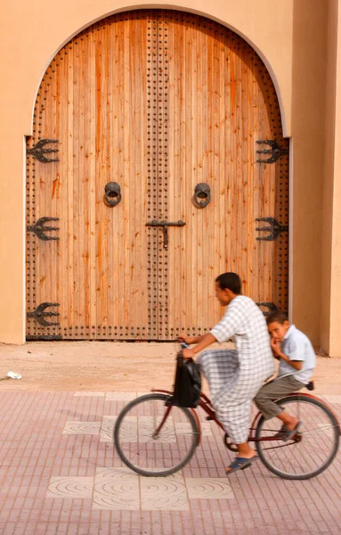 Padre Hijo Bicicleta Marruecos — Foto de Stock