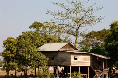 Geleneksel Kamboçya evi. Asya 'da günlük yaşam. Kamboçya. 
