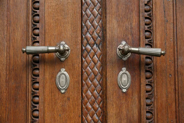 Старые Дверные Ручки Симметрично Австрия — стоковое фото