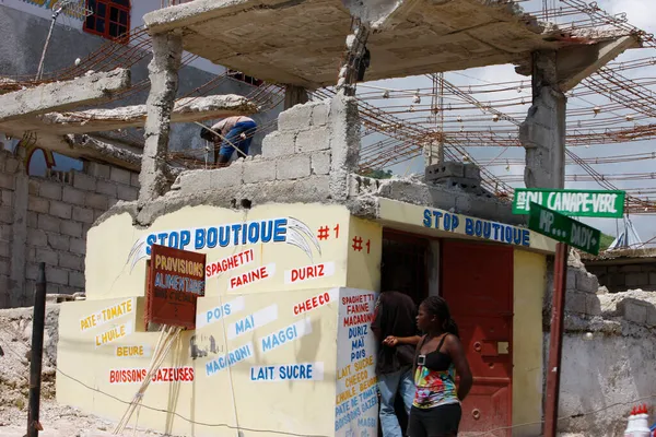 2010年の地震の後 ポート プリンスでの生活 ハイチ — ストック写真