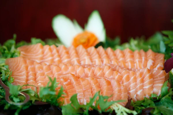 新鲜的鲑鱼生鱼片日本餐馆 — 图库照片
