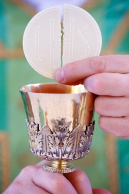 Katolik ayini. Ekmek Bayramı 'nı kutluyoruz. Fransa. 