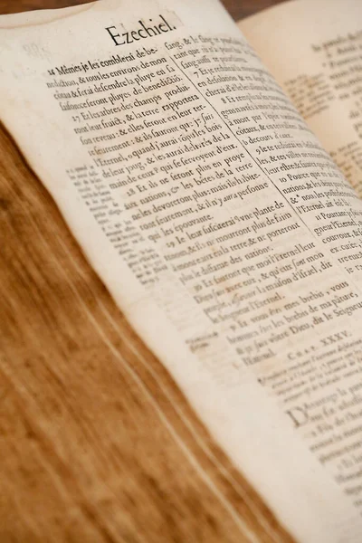 Ancienne Bible Genève 1678 Église Protestante France — Photo