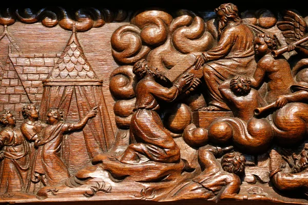 Mojžíš Dostává Tabulky Zákona Deset Přikázání Socha Dřeva Století Sainte — Stock fotografie