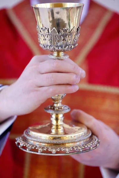 Katolik ayini. Ekmek Bayramı 'nı kutluyoruz. Fransa. 