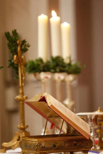 Oltář Římským Missalem Římskokatolická Církev Francie — Stock fotografie