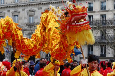 Çin Yeni Yılı. Ejderha dansı. Fransa. 