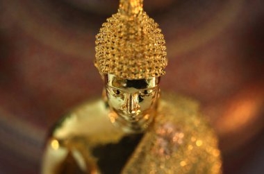 Bir pagoda içinde Buda heykeli. Fransa. 